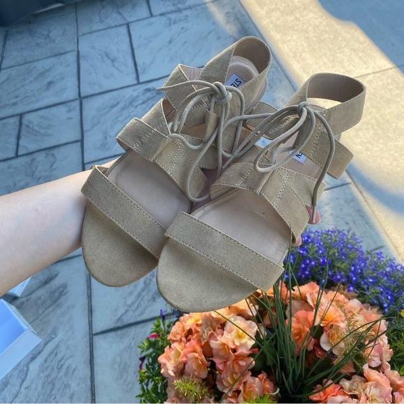 Steve Madden | Tan Suede Strappy Sandal 🤎 - Picture 2 of 6